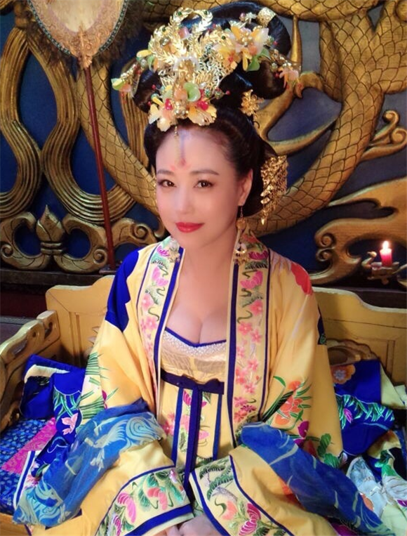 周海媚成熟妩媚的古装剧照,一直都不觉得女神老了!