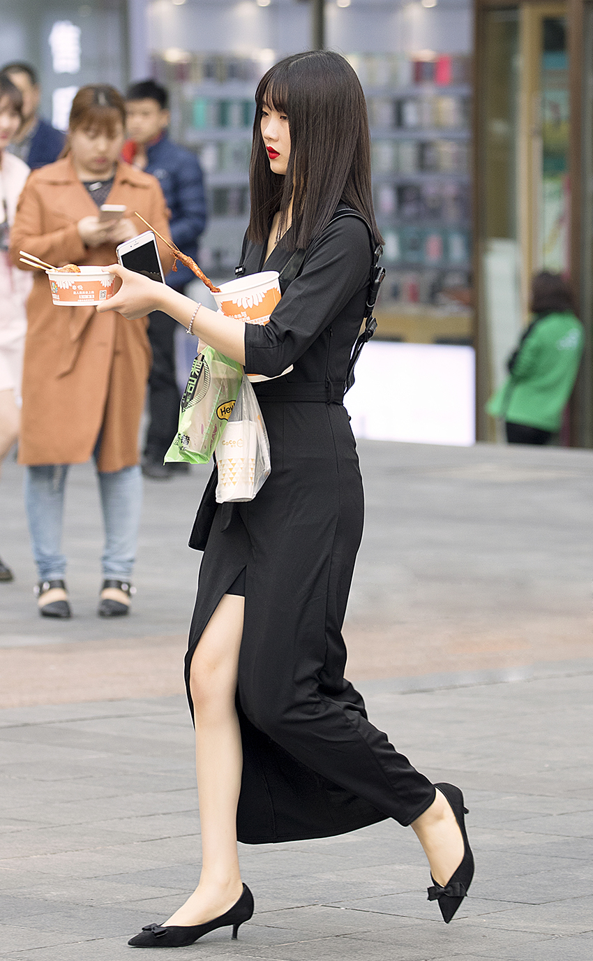 街拍:优雅又性感的高跟鞋,让妹子们轻松打造出女神范儿