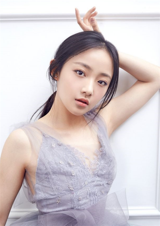 灵气少女吴佳怡:《半妖倾城》中客串清装少女东哥,长相很甜美!