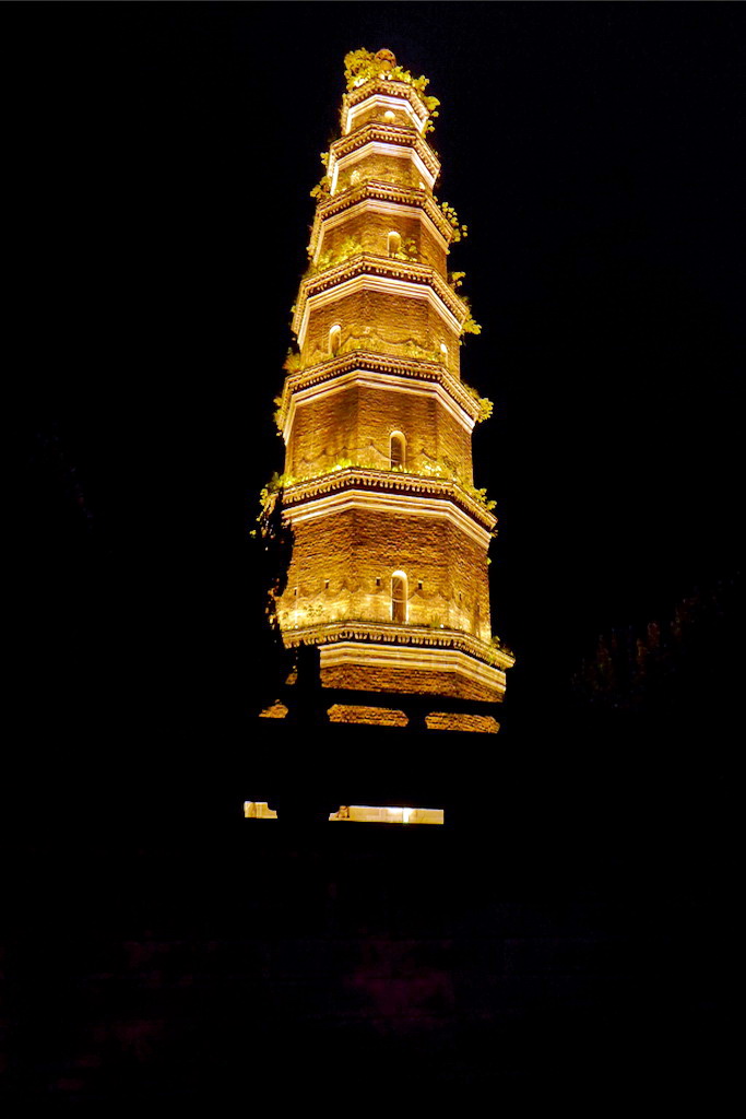 湖北宜昌 自然宝塔夜景