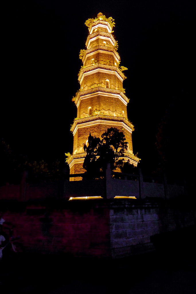 湖北宜昌 自然宝塔夜景