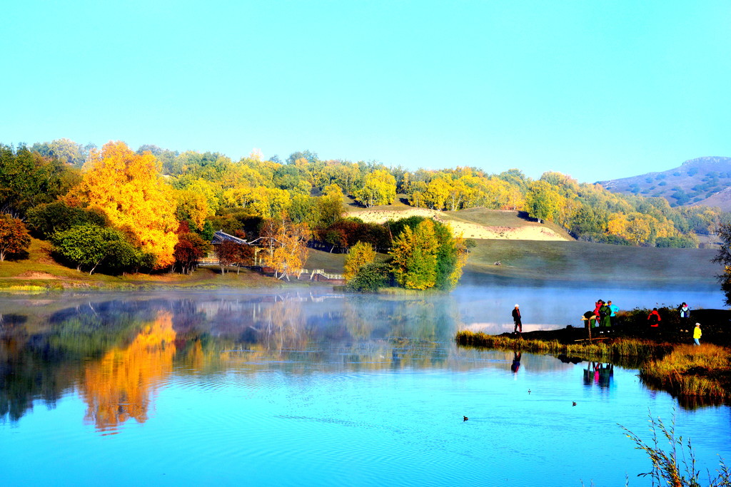 清晨的公主湖,像沉睡刚醒的少女,娴静优雅