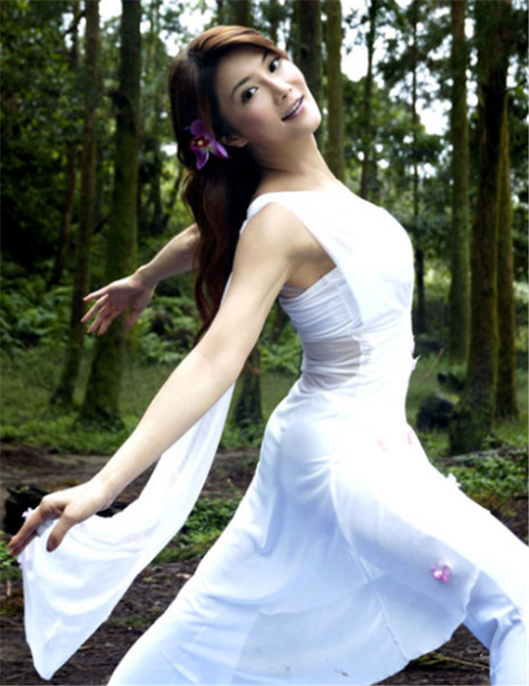 杨丽菁的唯美写真照,年轻时是飒爽英姿,如今却是韵味十足