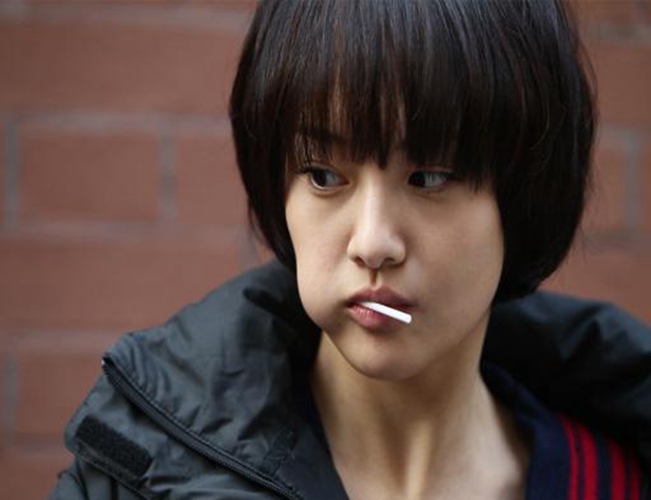 娱乐圈女星吃棒棒糖:个个美翻了,谁知看到谢娜,画风却变了