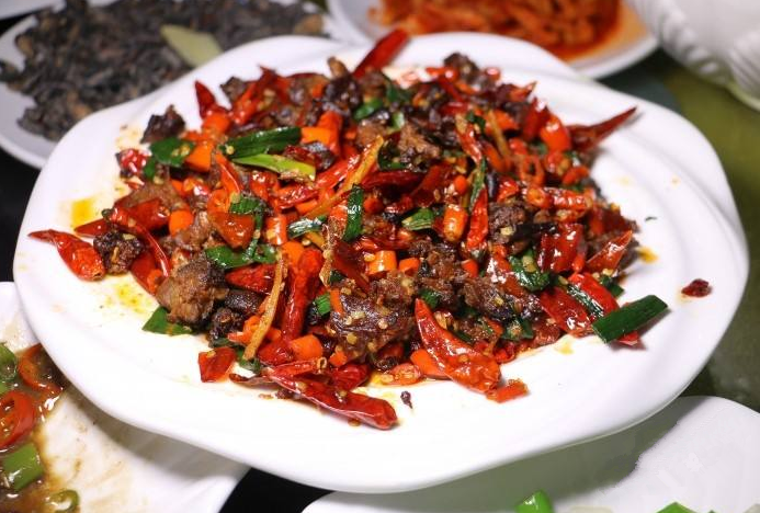 黑暗料理之旅:宁化同学称老鼠干是兔肉,宿友抢着吃,后狂呕