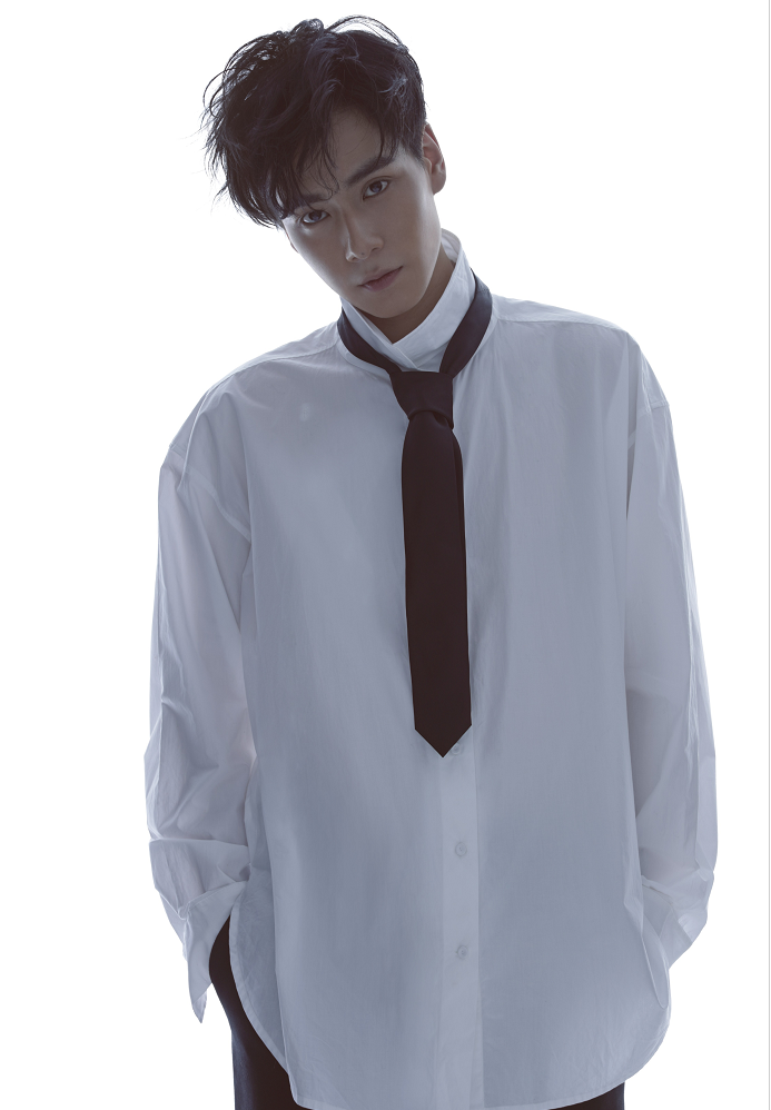 胡一天白衬衫霸道总裁风900万粉丝福利 标准现代都市冷男造型