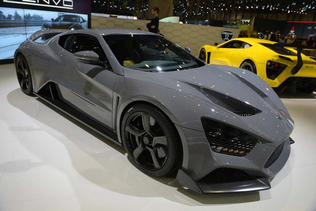 小众超跑zenvo st1,百公里加速时间3.0s,最高时速375km/h