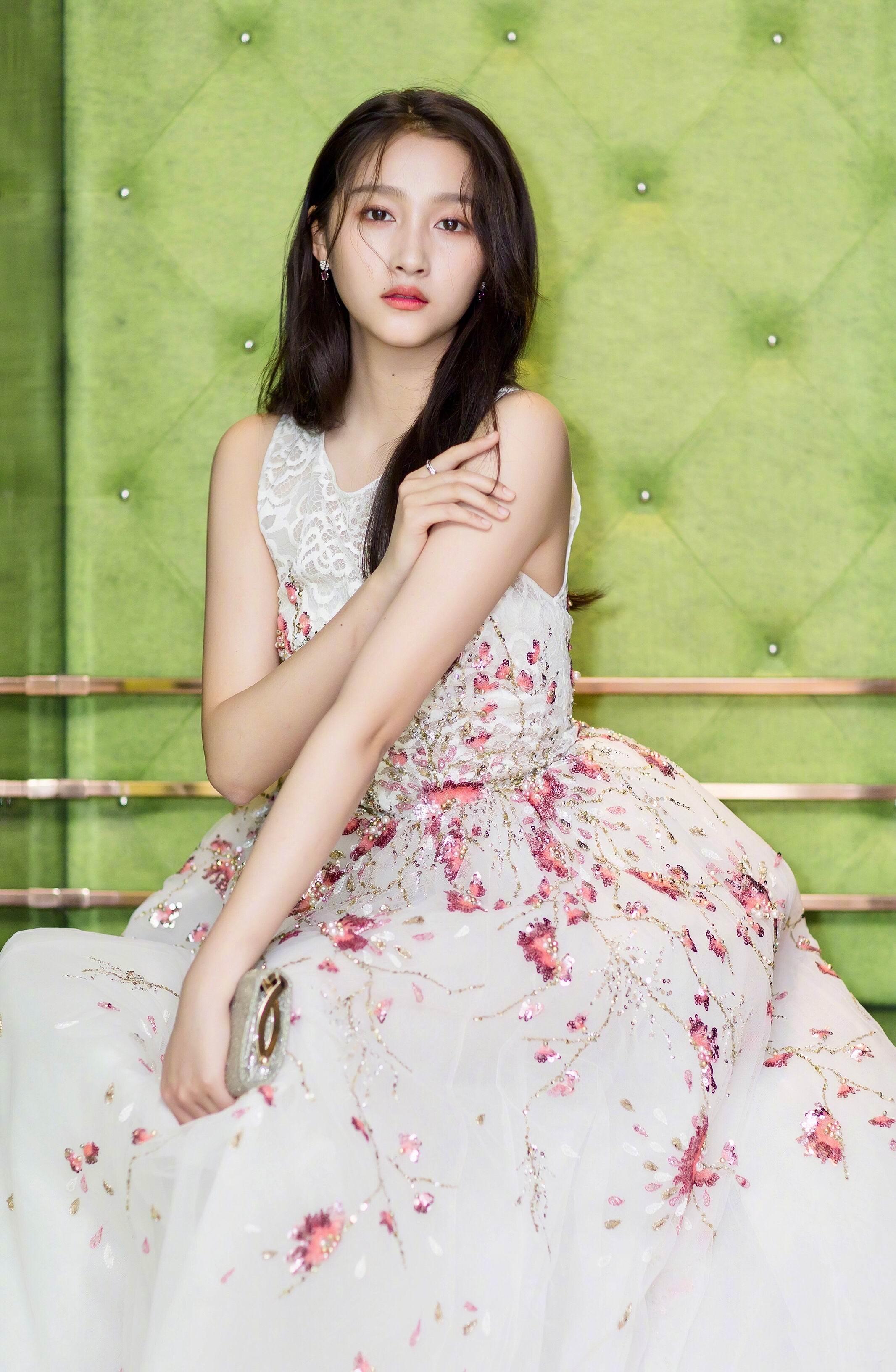 关晓彤的五个发型:我最喜欢第二个,最后一个才让鹿晗动心!