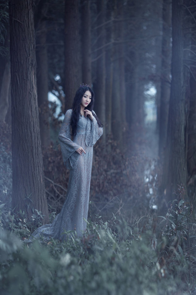 美女摄影:森林中的女神