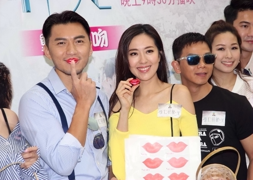 tvb袁伟豪与唐诗咏出席《栋仁的时光》宣传,高颜值cp默契互动!