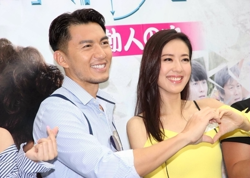 tvb袁伟豪与唐诗咏出席《栋仁的时光》宣传,高颜值cp默契互动!