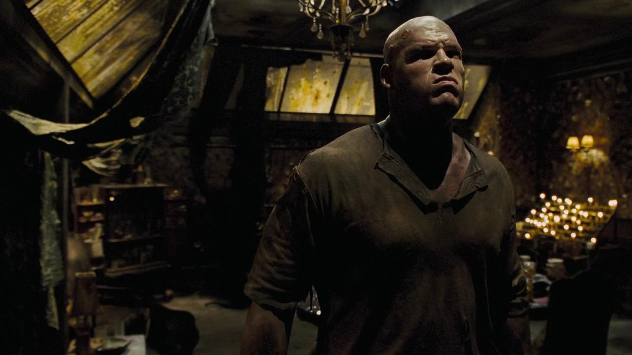 身高2米13的摔角巨星肯恩的,重口味电影处女作《非礼勿视》