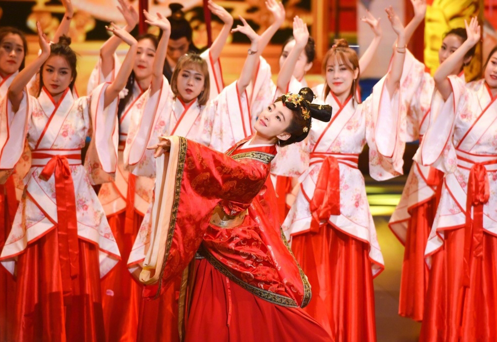 美人如花!王丽坤古装扮相惊艳亮相,翩然起舞秀出色舞技