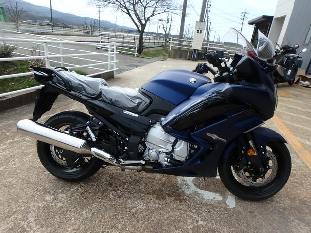 日本售价十万块的雅马哈自动挡摩托fjr1300!