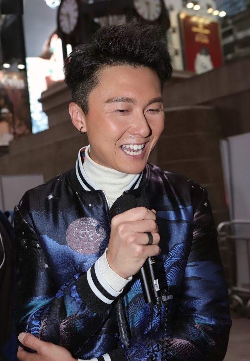 tvb王浩信出席户外演唱活动连唱6首经典歌曲,好心情嗨到爆!