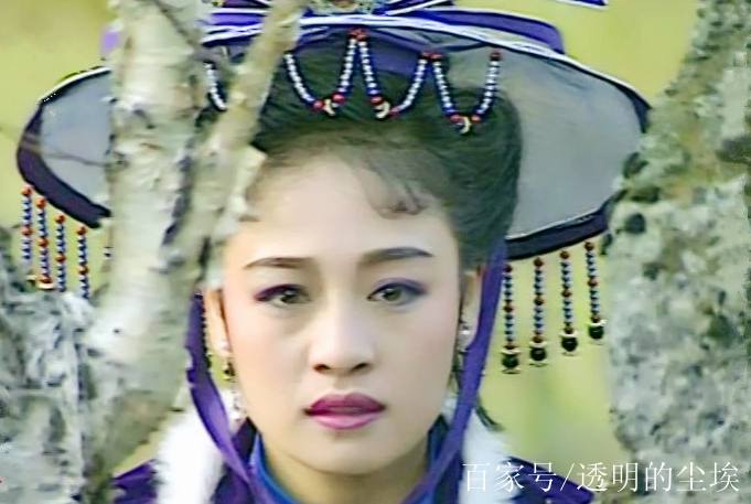 1991年的《雪山飛狐》,伍宇娟扮演的袁紫衣,紫衫雪膚,美貌俏麗,她自幼