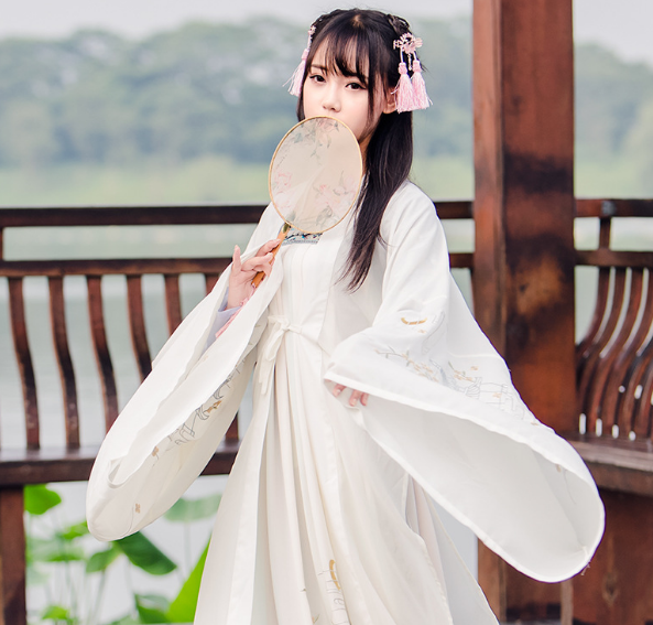 选择这款古风长裙的你,你穿越到古代后宫是嬷嬷,老谋深算,是在后宫