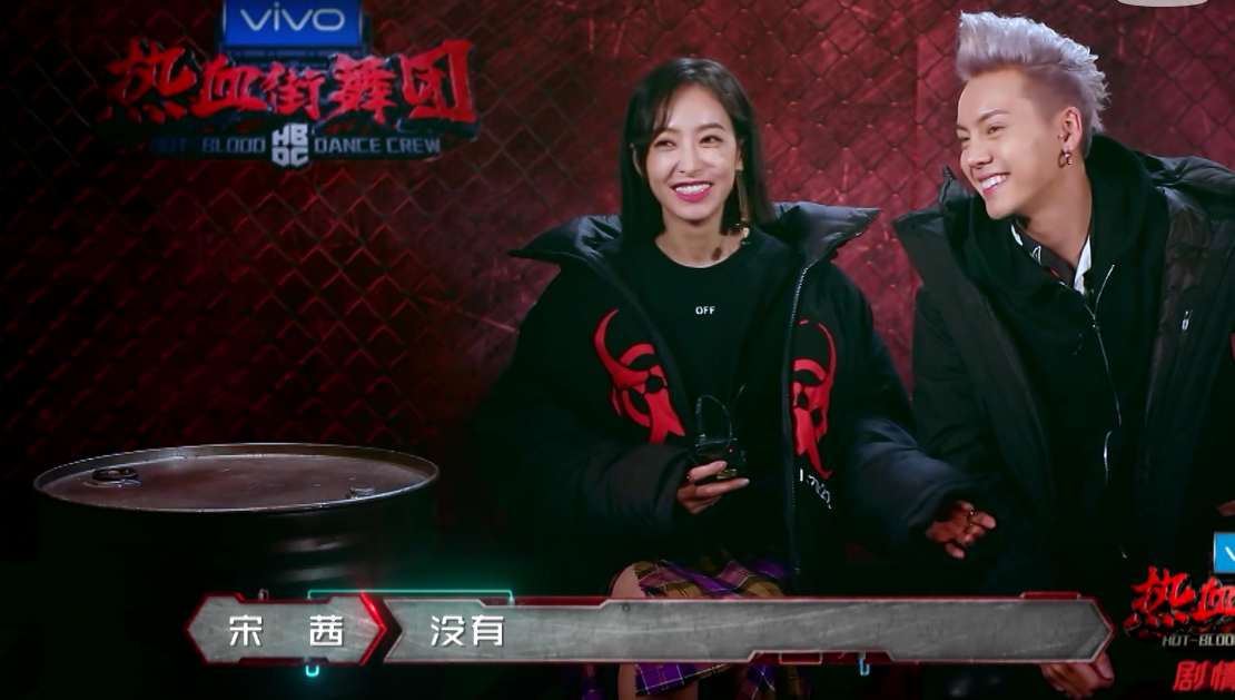 陈伟霆约宋茜一起开经纪公司,两人相视一笑画面好甜