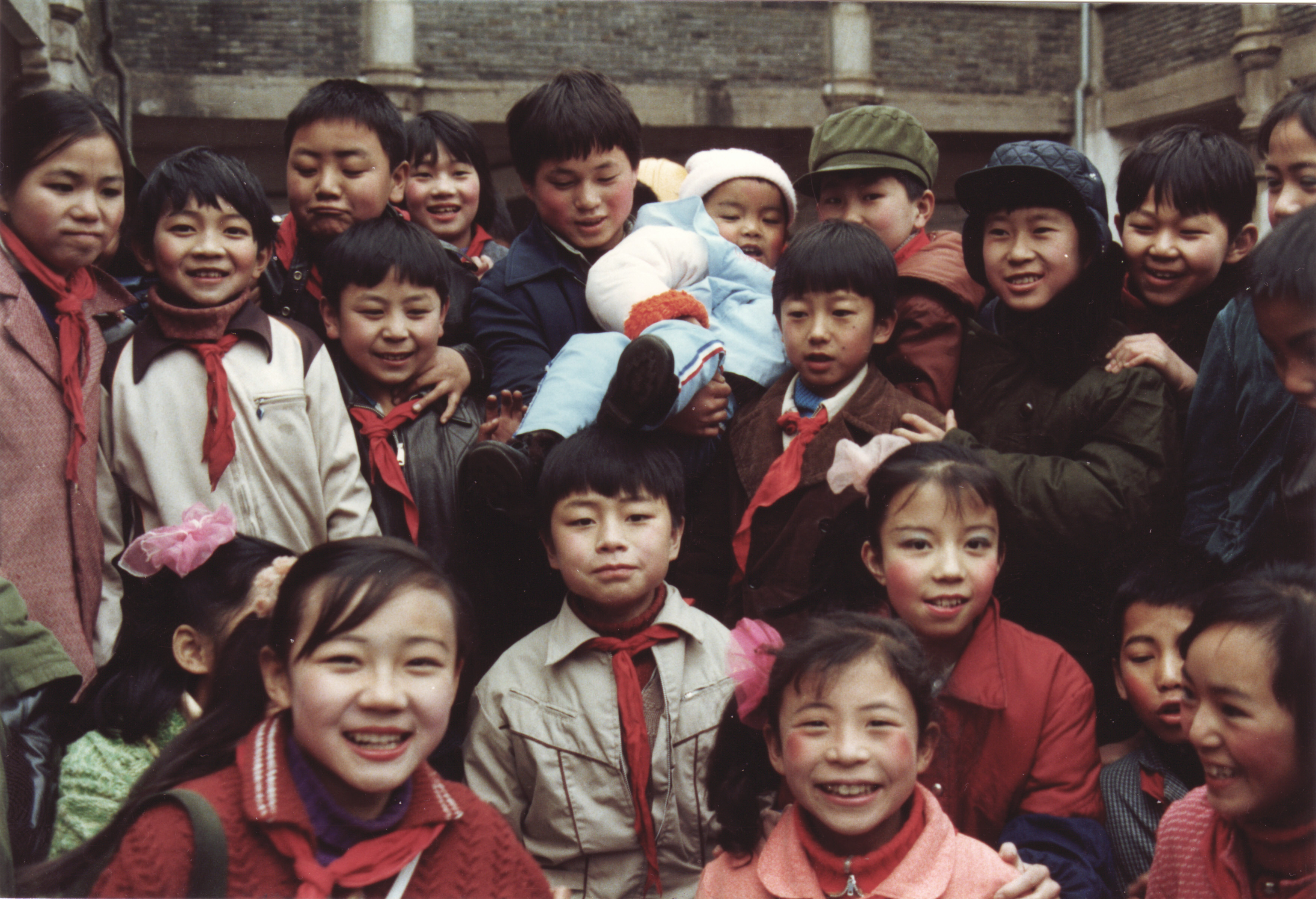 图集精选:20世纪80年代的昆明,一张张可爱的笑脸!