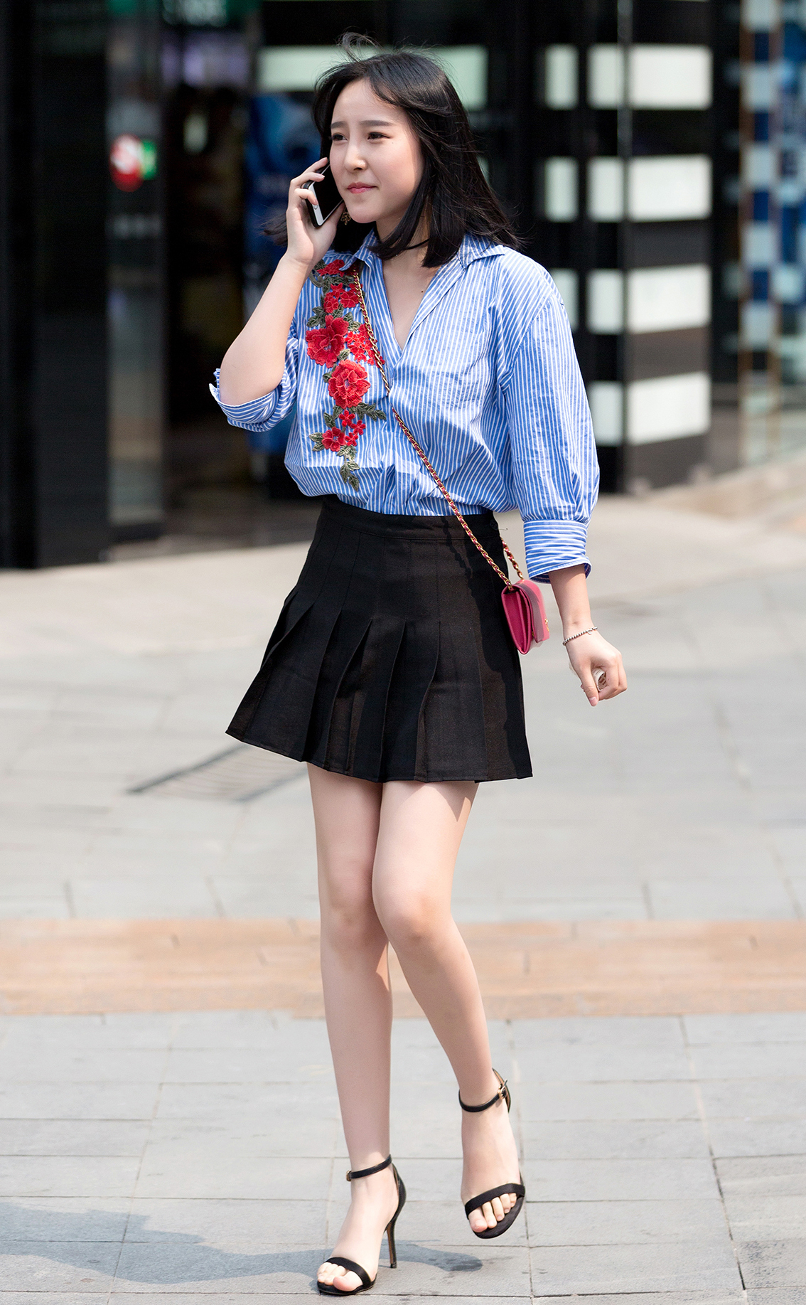 街拍:优雅又不失性感的半身裙,可以让妹子们整个夏天都貌美如花