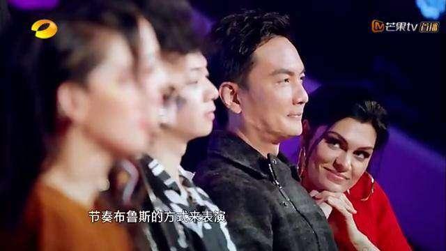 《歌手》这个时刻,比拼的是人性不是唱功,腾格尔霍尊赢了!