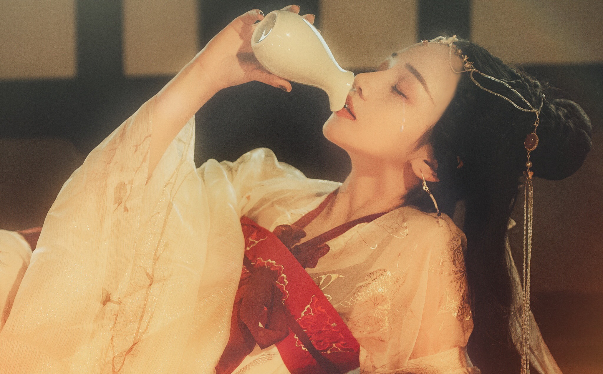 古风摄影:美人妖艳,终在梦境里,执手诉说衷肠!