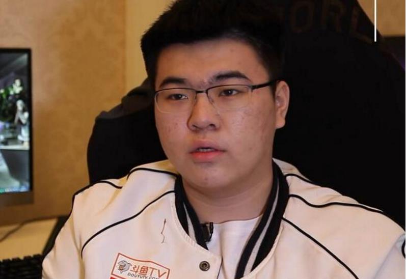 虎牙韦神:韦神直播被外挂秒杀,看到id后更气了,粉丝:必须举报