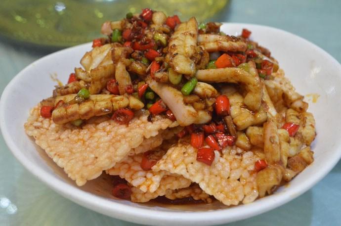 你最喜欢的一道美食是什么?我最喜欢的是锅巴鱿鱼