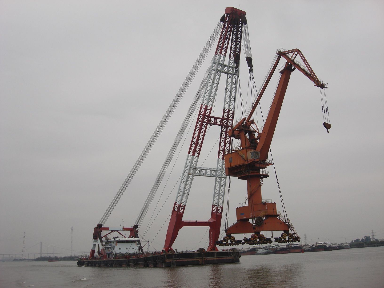 江苏338艘砂石浮吊将迎交通部整治