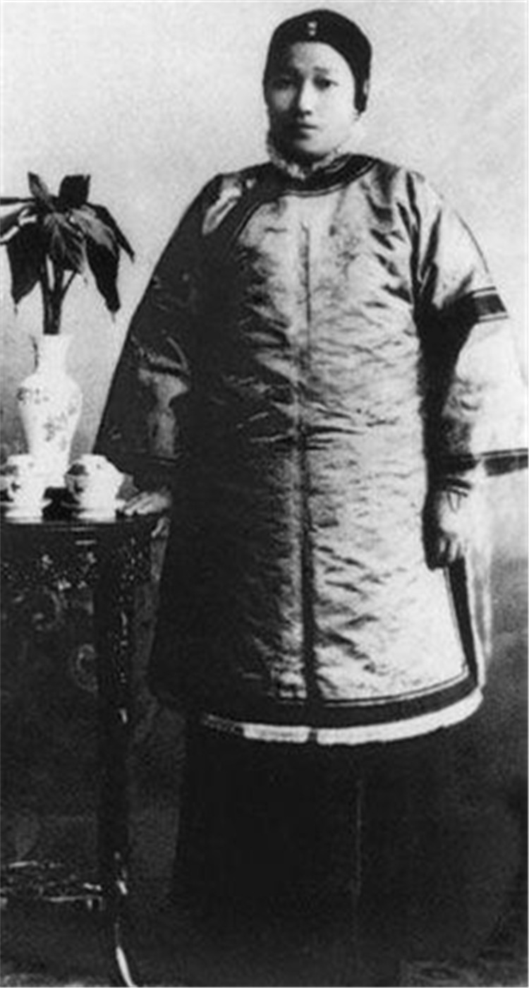 倪桂珍绝版旧照:生活在东方的坚强女性,她的气魄令人敬佩