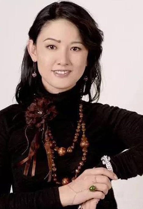 齐慧娟题款书法:有碑质姿态,可以提升画质