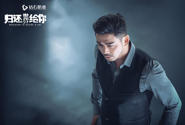 杨烁新剧曝光,居然梳起了小马尾,追着古力娜扎到处跑