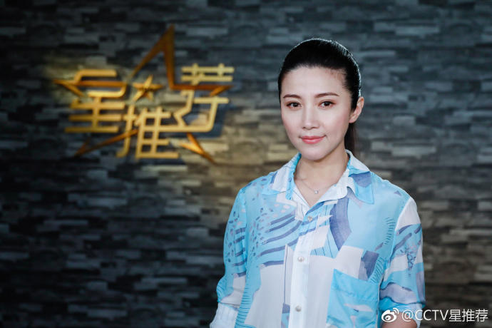 首登《星推荐》颜丙燕携《阳光下的法庭》霸气回归