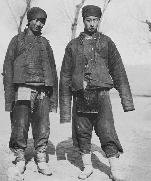 清朝人物罕见老照片:差役有高鼻梁,富人的小妾长这样?