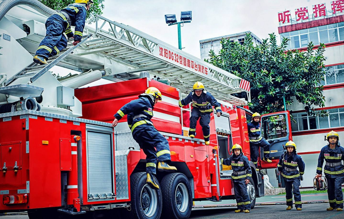 几张图揭露消防员现场救火真实的状况,网友:无私奉献为他们点赞