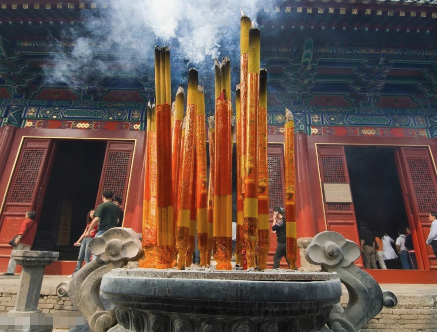 中国过度商业化的3个寺庙,尤其是第一个,烧一炷香6千人民币