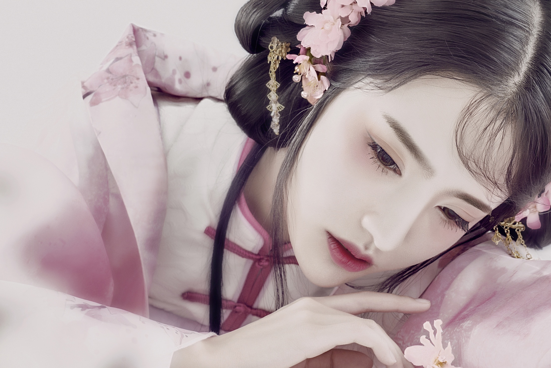 花间晴岚:闲坐对听旧年华 夕烟折落枝头花!