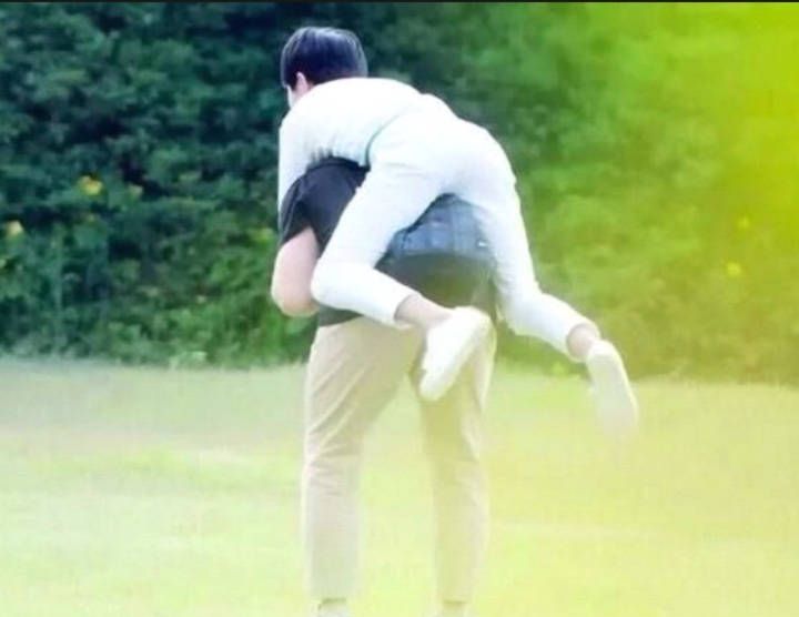 明星助理竟火了,小马哥有应援幅,胖虎有了关注度,王源力捧史强