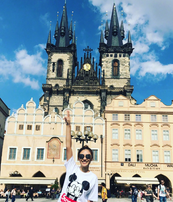 看了应采儿和刘芸,网友纷纷表示:真是撒娇女人最好命