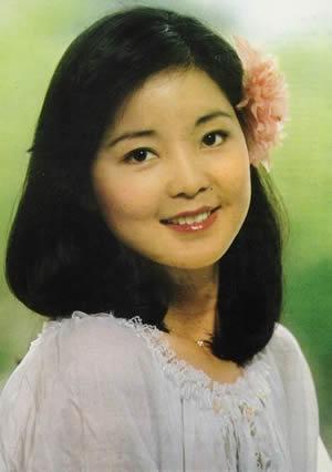 邓丽君侄女邓永佳亮相,青春靓丽,身材高挑,撞脸相声演员常远