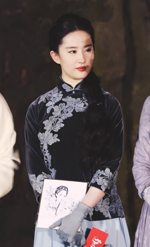 神仙姐姐刘亦菲一套民国风惊艳全场,太美了