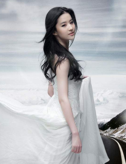 刘亦菲的"仙女"头衔将不复存在,只因为热巴将要饰演最美嫦娥!