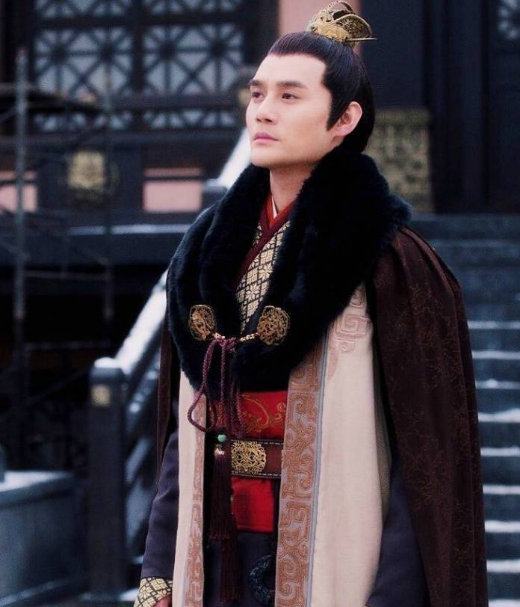 《琅琊榜》里的三位毛坎披风男神:胡歌带红了这件披风!王凯帅气