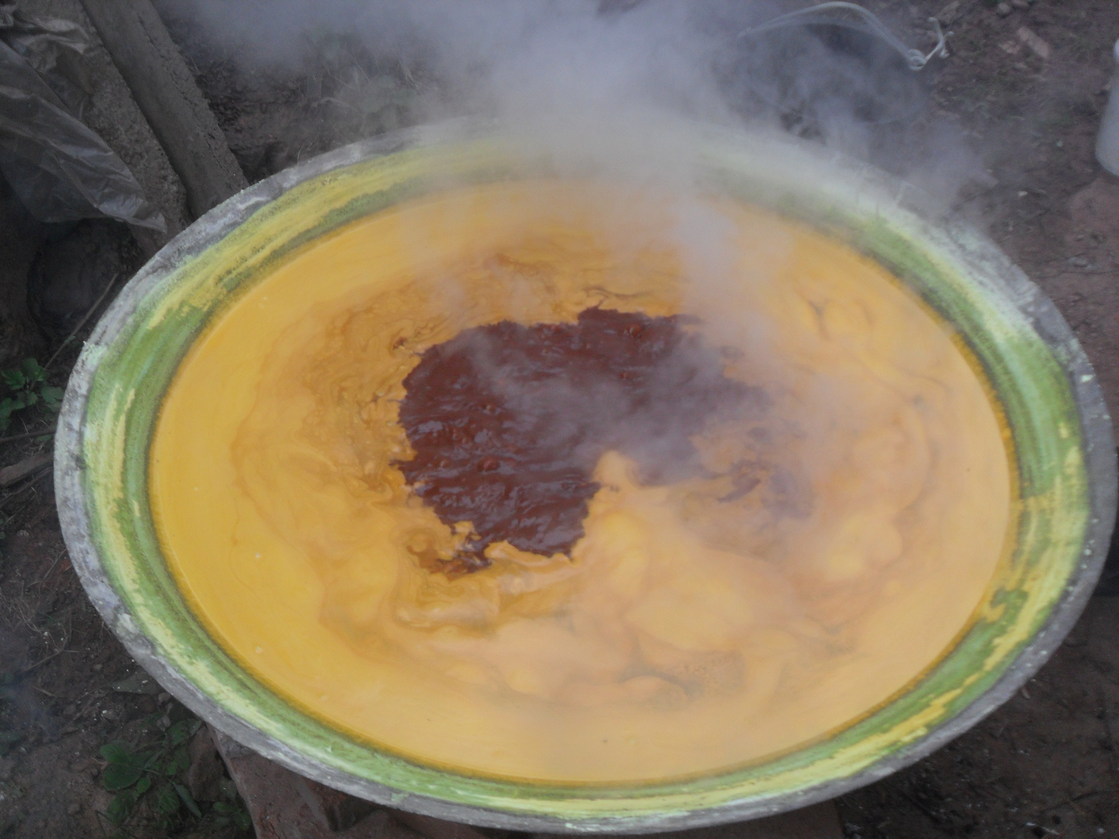 熬制石硫合剂非常关键的是根据颜色变化把握火候