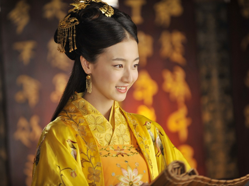 穿龙袍最惊艳的是江玉燕,但凤袍最惊艳的是《轩辕剑》里的叶青!