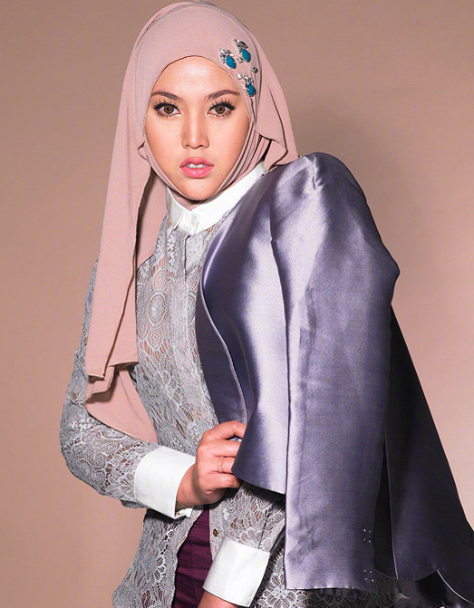 马来西亚女歌手茜拉结婚了,网友:共同演绎最长的电影!