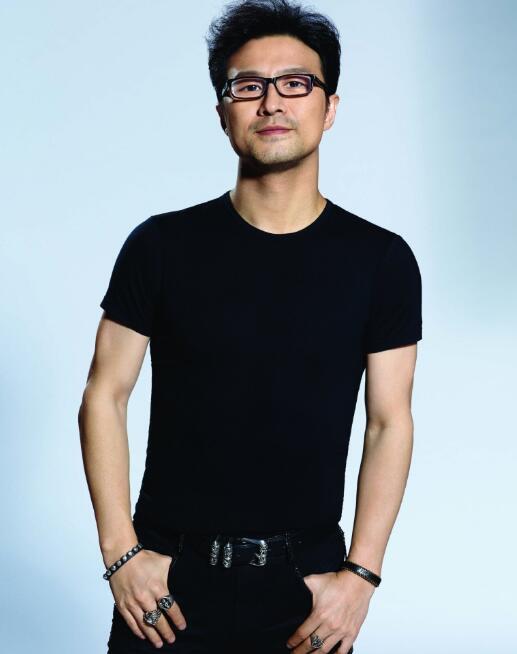 汪峰的这几组发型,喜欢图三,最后一张把章子怡迷住了!