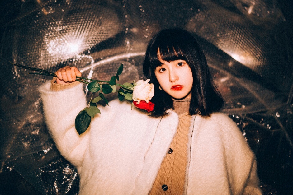 艺术摄影:烟眉秋目,凝脂猩唇,此刻的她明艳动人!