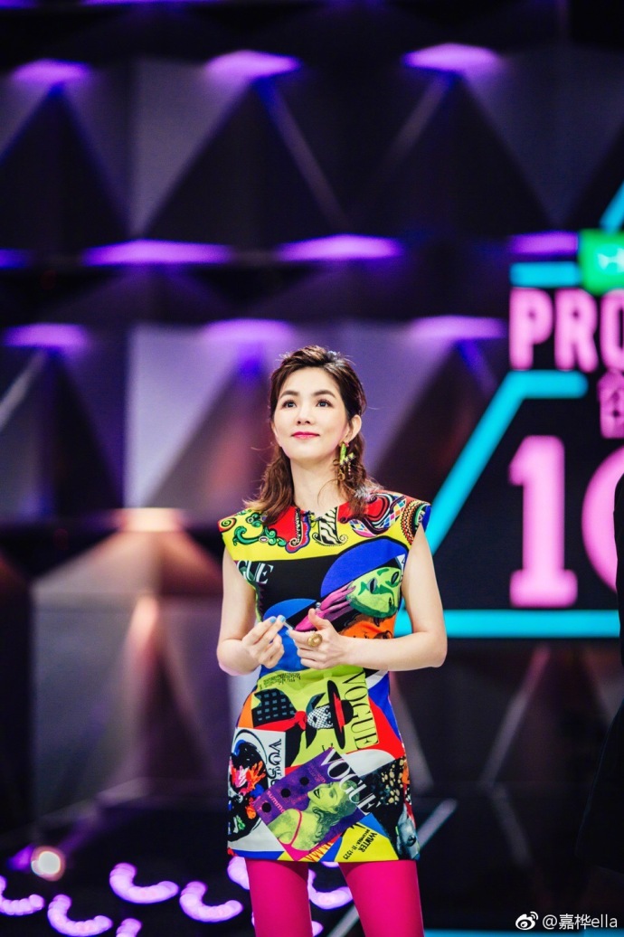 陈嘉桦创造101舞台照,穿桃红色裤子非常亮眼