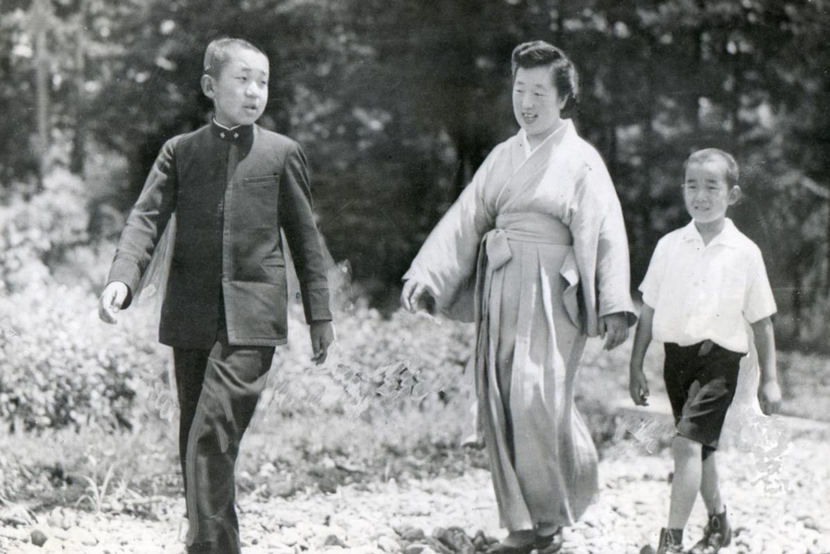 图揭日本明仁皇太子年轻时罕见照,开启自己日本天皇时代